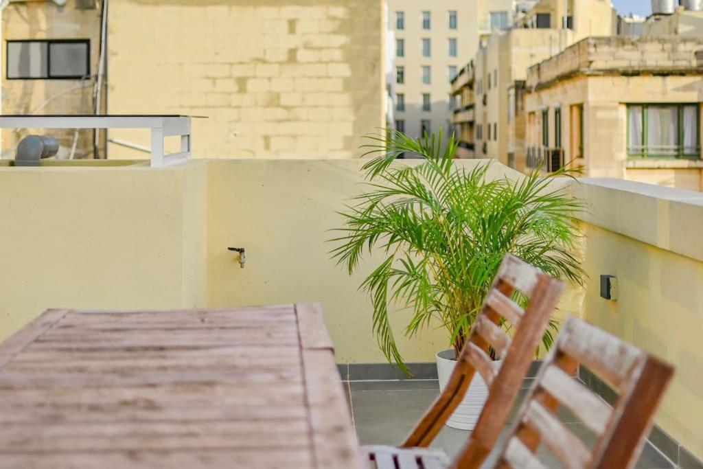 Sliema Unique 4 Bedroom Townhouse Off The Beach Εξωτερικό φωτογραφία
